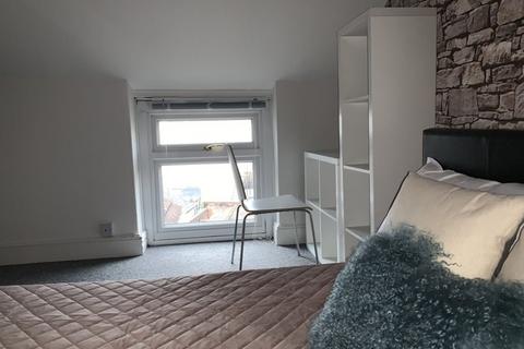 1 bedroom in a house share to rent - Gwydr Cres, Swansea