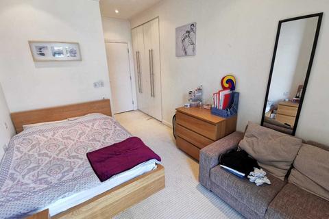 3 bedroom flat to rent, South Quay Square, London E14