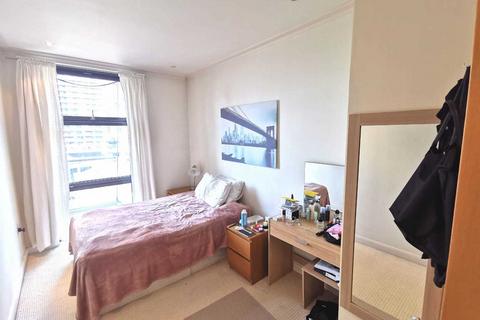 3 bedroom flat to rent, South Quay Square, London E14
