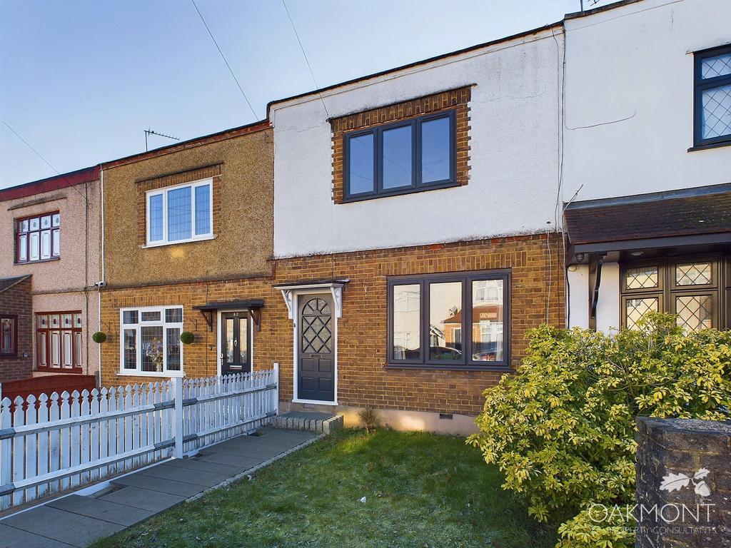 Somerset Gardens, Hornchurch 3 bed terraced house for sale £425,000