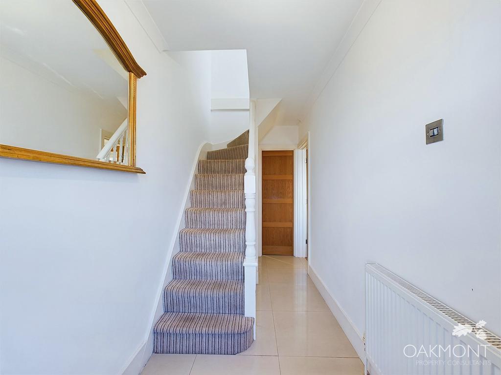 Somerset Gardens, Hornchurch 3 bed terraced house for sale £425,000