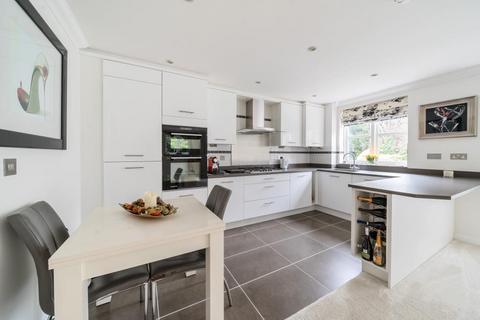 2 bedroom flat for sale, Windlesham,  Surrey,  GU20