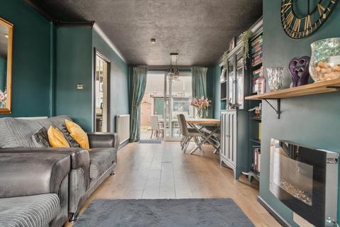 3 bedroom terraced house for sale - Kingsthorpe Grove, Swindon SN3