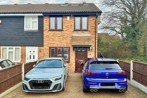 53 Brooklands Park, Laindon, Basildon, SS15 6BE