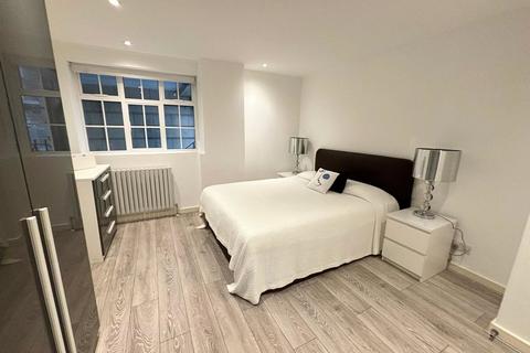 2 bedroom apartment to rent, Knightsbridge Court, Sloane Street, London, SW1X