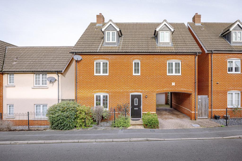 Hampton Road, Stansted, Essex, CM24 5 bed detached house for sale £