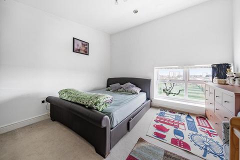 2 bedroom flat for sale, Heston,  Hounslow,  TW5