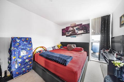 2 bedroom flat for sale, Heston,  Hounslow,  TW5