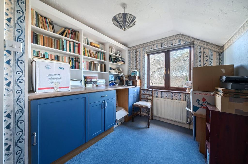 Bedroom / Study