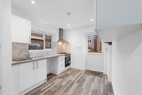 57 Lyndhurst Road, Nottingham, NG2 4FX