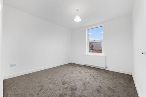 57 Lyndhurst Road, Nottingham, NG2 4FX