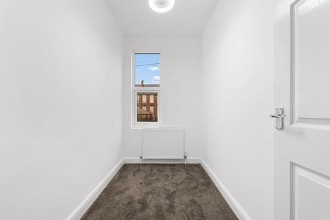 57 Lyndhurst Road, Nottingham, NG2 4FX