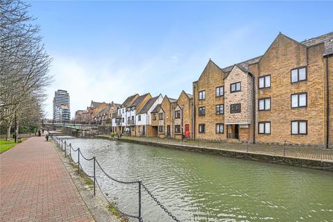 70 Waterman Way, London, E1W 2QW