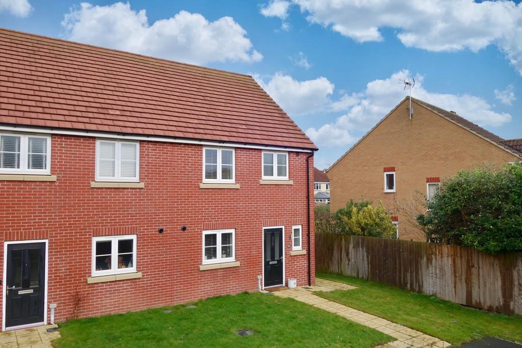 Robson Avenue, Pocklington 3 bed semidetached house for sale £240,000
