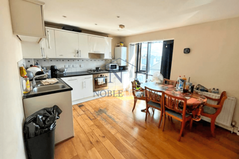 1 bedroom flat for sale, Bellview Court, TW3