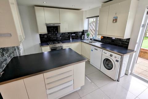 3 bedroom terraced house for sale, Nethercote Gardens, Shirley