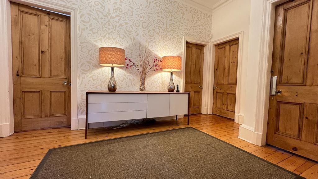 Millbrae Road, Glasgow G42 3 bed flat £1,450 pcm (£335 pw)
