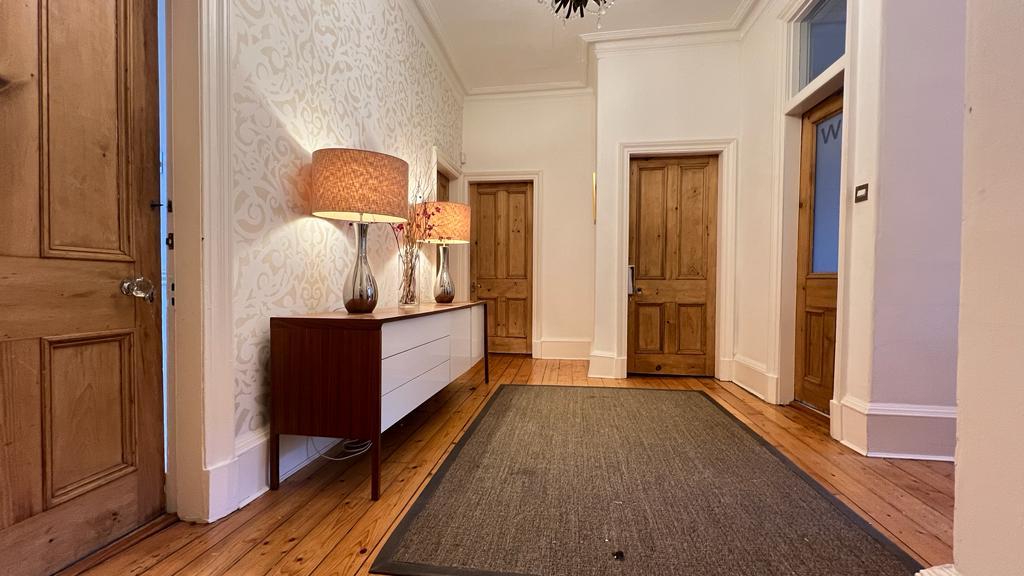 Millbrae Road, Glasgow G42 3 bed flat £1,450 pcm (£335 pw)