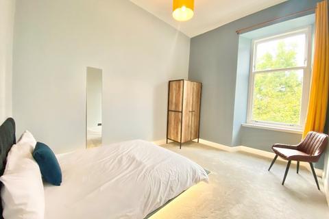 3 bedroom flat to rent, Pollokshaws Road, Glasgow G41
