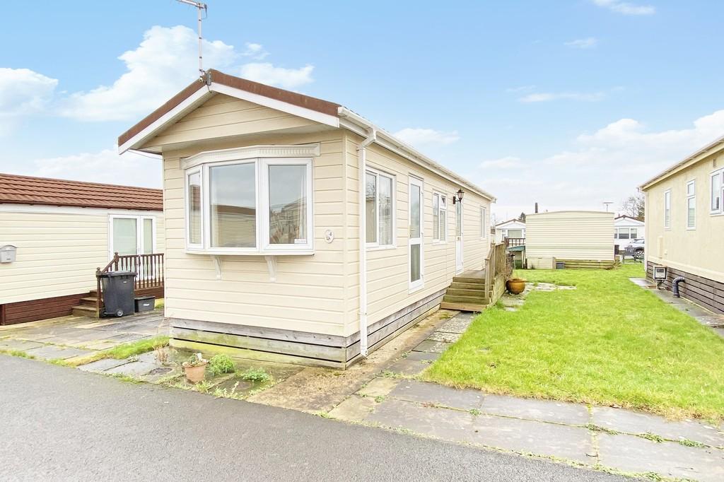Shaws Trailer Park, Knaresborough Road, Harrogate 2 bed mobile home for