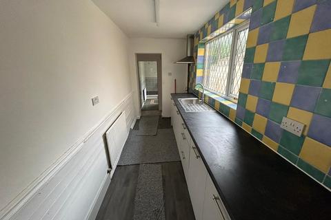 2 bedroom end of terrace house to rent, Teale Street, Scunthorpe