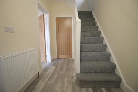 4 bedroom semi-detached house to rent - High Wycombe HP13