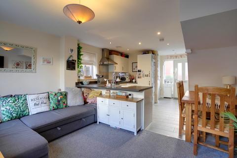 12 Burrough Fields, Cranbrook, Exeter, EX5 7AN