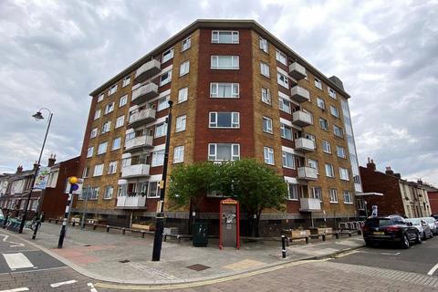 2 bedroom flat for sale - Embassy Court, Southsea