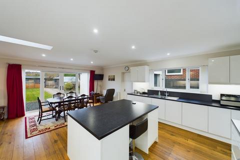 94 Henhurst Hill, Burton-on-trent, DE13 9TA