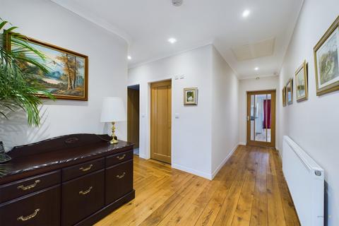 94 Henhurst Hill, Burton-on-trent, DE13 9TA