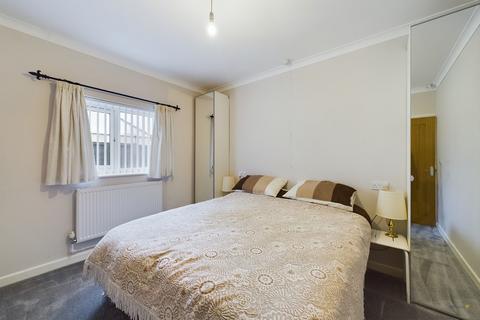 94 Henhurst Hill, Burton-on-trent, DE13 9TA