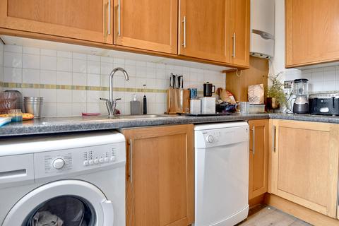 2 bedroom flat for sale, Cricklewood Lane, Childs Hill, London NW2
