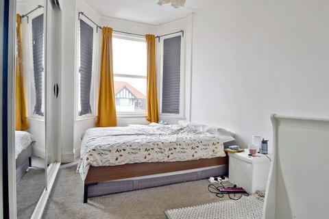 2 bedroom flat for sale, Cricklewood Lane, Childs Hill, London NW2