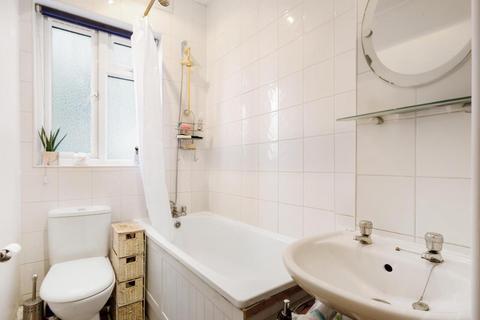 1 bedroom flat for sale, Clapham Common North Side, Battersea, London