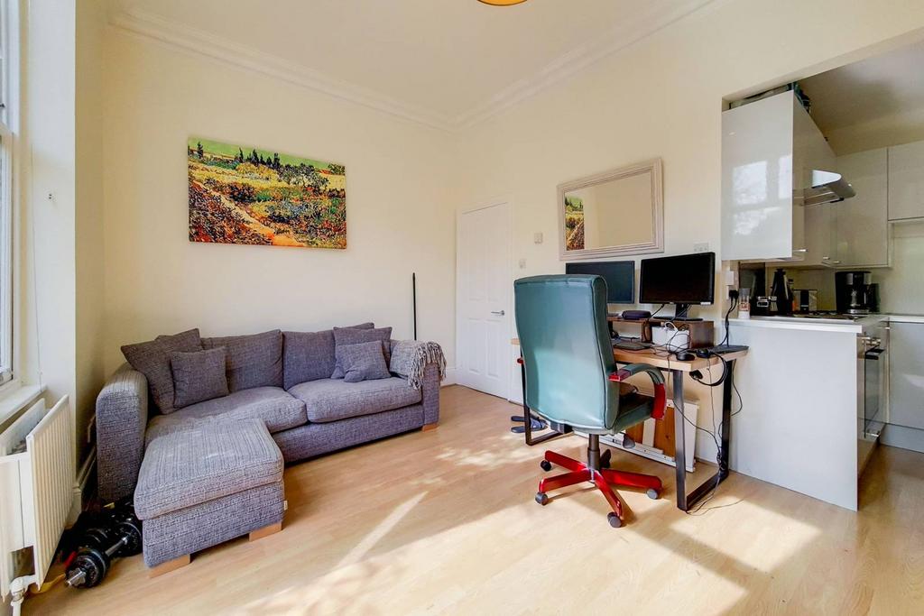 Streatham Common North, Streatham Common, London, SW16 1 bed flat to