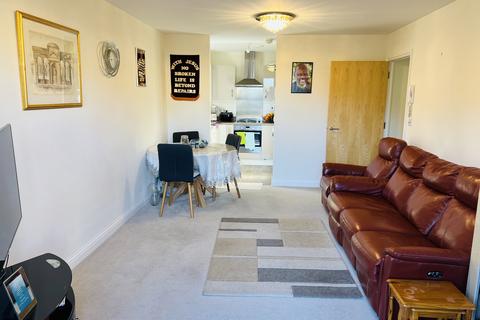 2 bedroom flat for sale - Bakery Close, Romford RM6