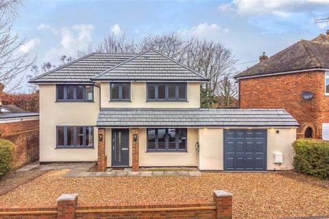 4 bedroom detached house for sale, Coombe Drive, Dunstable