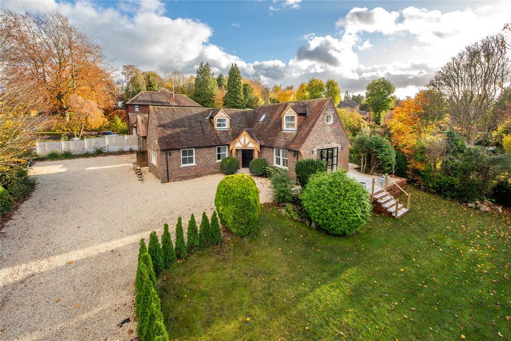 Woodend, Leatherhead, Surrey, KT22 3 bed detached house for sale £