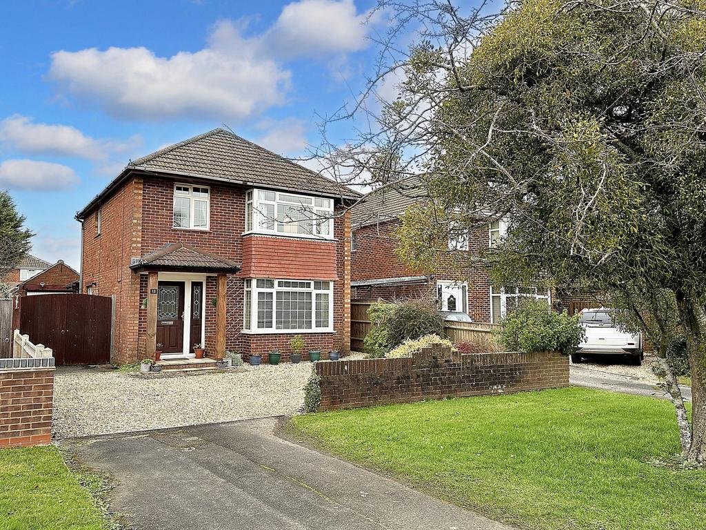 Orchard Way, Dibden Purlieu, SO45 4 bed detached house for sale £595,000