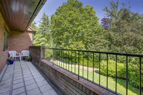 2 bedroom apartment for sale, Snells Wood Court, Little Chalfont