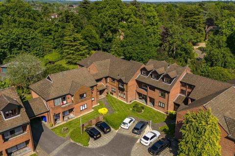 2 bedroom apartment for sale, Snells Wood Court, Little Chalfont