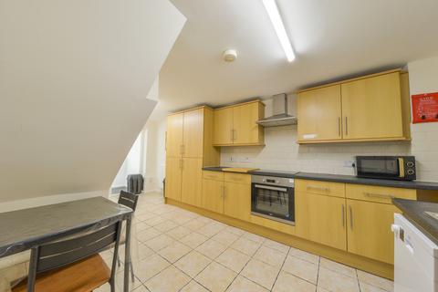 4 bedroom terraced house to rent - Shallcross Crescent