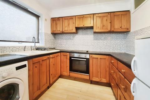 2 bedroom apartment to rent - Forsythia Close, Springfield