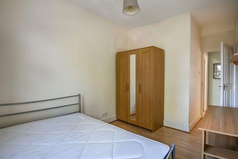 2 bedroom flat to rent, Balham High Road