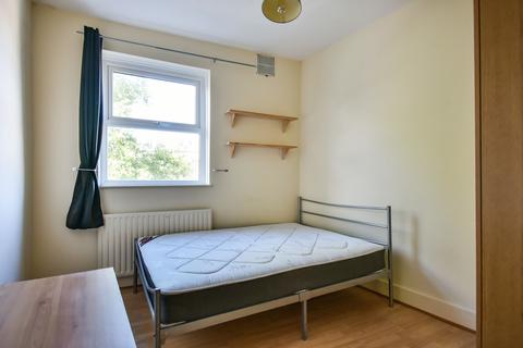 2 bedroom flat to rent, Balham High Road