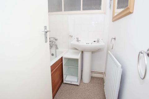 1 bedroom flat to rent, Gwendwr Road, London