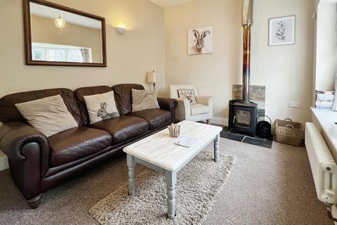 2 bedroom cottage to rent, High Street, Niton