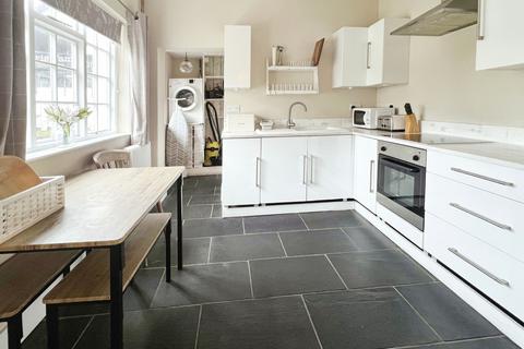 2 bedroom cottage to rent, High Street, Niton