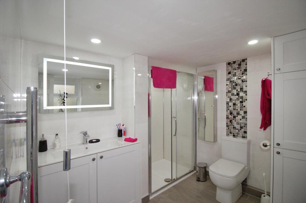 Master Ensuite