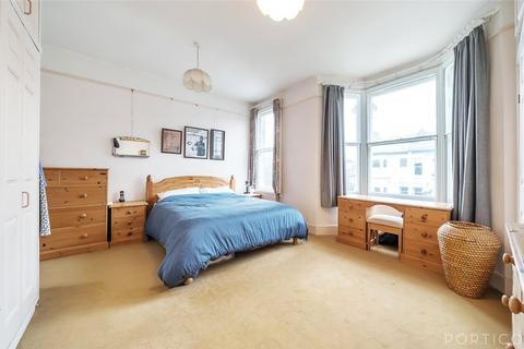 3 bedroom apartment for sale, Leppoc Road, London